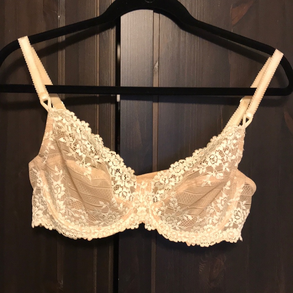 Wacoal Delicate Lace Bra 36C pristine condition